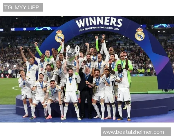 西班牙足球明星15号的辉煌历程与成就回顾 西班牙足球明星15号的辉煌历程与成就回顾