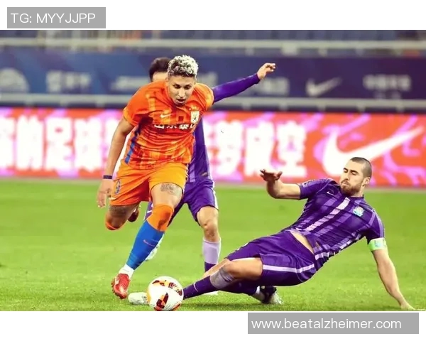 天津天海迎战山东鲁能泰山争夺中超联赛关键三分之战