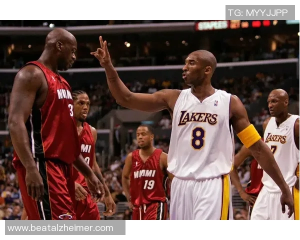 足球明星们重温科比经典视频感受传奇精神与拼搏力量